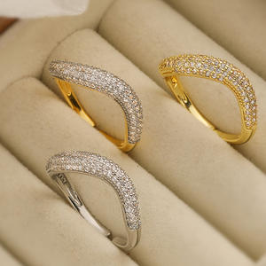 Anello di zircone in oro 18K di lusso in rame di lusso di moda placcato per donne dal Design unico con regalo Souvenir di fascia alta - Product Image 3