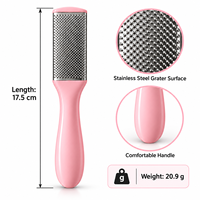 Râpe à pieds double face en acier inoxydable avec long manche – Outil de pédicure durable et portable