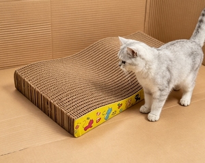 Rascador Grande para Gatos de Cartón Corrugado, Resistente al Desgaste, de Alta Densidad, Amarillo, con Diseño de Dibujos Animados, Cama de Descanso y Almohadilla para Garras - Product Image 6