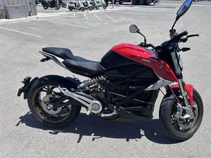 Moto électrique haute performance 2025 <span class=keywords><strong>Zero</strong></span> <span class=keywords><strong>SR</strong></span> avec accessoires de sécurité - Product Image 3