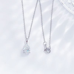 Kalung Liontin Berlian Kristal Bentuk Pir Minimalis Rantai Halus Pt950 Platinum Berlian Buatan Laboratorium untuk Wanita - Product Image 2