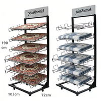 Présentoir métallique multi-niveaux incliné sur pied pour couvertures, tapis, édredons, tapis de sol, avec roulettes amovibles, mobile et personnalisable pour textiles