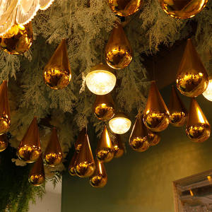 Les larmes <span class=keywords><strong>d</strong></span>'<span class=keywords><strong>ange</strong></span> gouttes <span class=keywords><strong>d</strong></span>'eau pendentifs galvanoplastie ornements accessoires et <span class=keywords><strong>d</strong></span>écorations sur la scène de Meichen Wedding Hall Hotel - Product Image 1