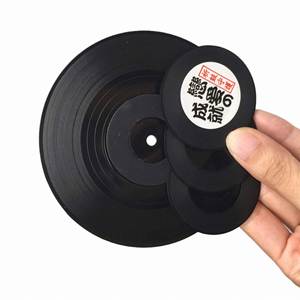 Sous-verres en silicone vintage en forme de disque vinyle, tendance et parfaits pour les fêtes – Nouveauté très prisée - Product Image 1