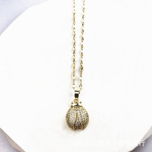 Pendentif Coccinelle en Alliage et Strass, Breloque Insecte Dorée Micro-Incrustée, Accessoire de Bijouterie Quotidienne - Product Image 3