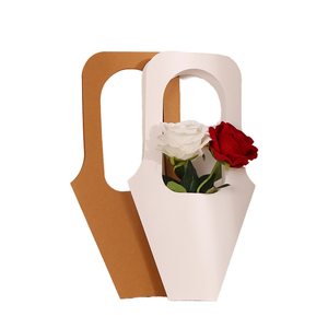 Bolsa de Regalo Cuadrada Portátil Negra, Blanca y Rosa para Flores, San Valentín, con Laminado Mate Simple, Desechable, de Cartón - Product Image 2