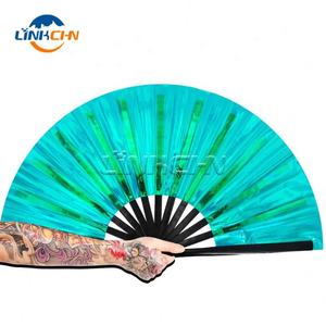 Ventilador plegable de PVC con logotipo personalizado y marco de bambú - Product Image 3