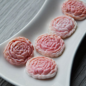 Savon à la fleur de pivoine 22x26mm Savon solide fait main en forme de gâteau pour le bain et les soins du corps - Product Image 1