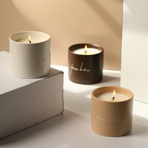 Bougie en cire de soja de 250 g, faite à la main, couleur unie mate, dans un récipient en céramique avec boîte cadeau de marque, pour les cadeaux de pendaison de crémaillère - Product Image 4