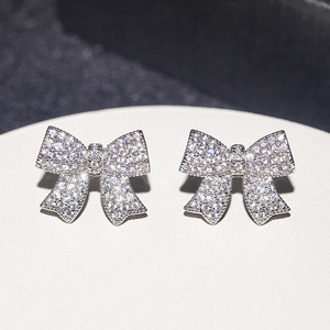 Orecchini a perno con fiocco da donna, design delicato e dolce, accessori moda per l'uso quotidiano - Product Image 1