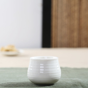 Tasse à saké en céramique blanche 70 ml, impression sérigraphique, style japonais, verre à spiritueux, pour les fêtes - Product Image 4