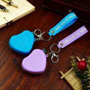 Vente en gros de porte-clés multifonctionnels en silicone, étuis pour écouteurs, pendentifs, cadeaux originaux en plastique de style dessin animé - Product Image 3