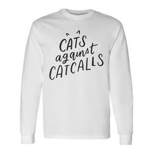 T-shirt a maniche lunghe in cotone unisex con scollo rotondo, ecologica, con stampa 'Cats Against Catcalls', per attivisti - Product Image 1
