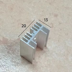 Dissipateur thermique en aluminium To220 20x13x28 à double trou pour transistor Mosfet Sctr à effet de champ - Product Image 1