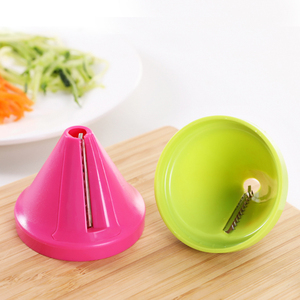 Éplucheur et Râpe Spirale Multifonction Manuelle pour Légumes, Outil de Cuisine Rotatif pour Pommes de Terre, Carottes et Radis - Product Image 5