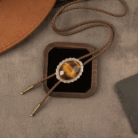 Collier Bolo Tie pour homme, œil de tigre, pierre de malachite, filigrane argenté vintage, cuir tressé, bijoux western cowboy, cadeau pour lui