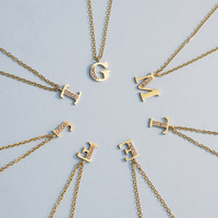 Vente en gros d'accessoires de bijoux pour femmes personnalisés, pendentif en acier inoxydable avec diamant, lettre initiale, collier