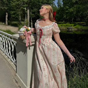 Robe maxi évasée à imprimé floral rayé rose à lacets avec corsage de cour médiéval pour femmes, col carré, manches bouffantes, dentelle et ruban - Product Image 5