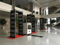 Détecteur de métaux portable et pliable, fourni dans un coffret de transport antichoc avec roulettes