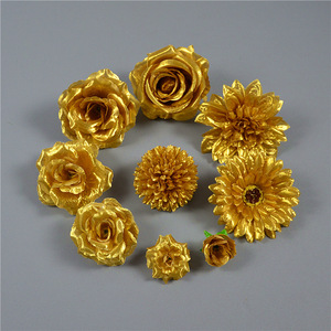 Fleurs artificielles Yuchen, roses et chrysanthèmes dorés pour la décoration de mariage et de la maison, 5G chacune - Product Image 1
