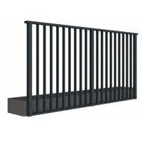 Système de balustrade de balcon moderne en aluminium et verre, avec cadre en acier inoxydable, main courante d'escalier en verre trempé de sécurité, et panneaux de clôture pour terrasse extérieure