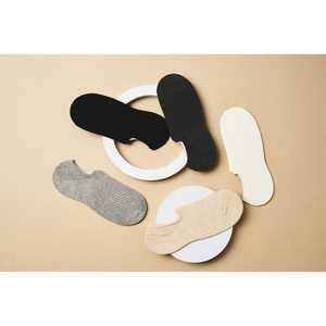 Chaussettes de sport invisibles antidérapantes en coton de marque coréenne pour hommes, avec talon en silicone et design breveté en forme de O à 90 degrés. - Product Image 3