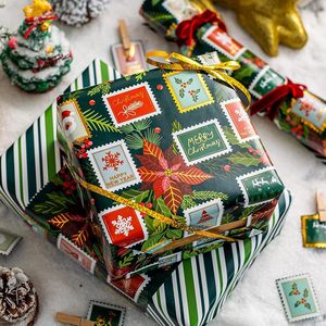 Rollo de Papel de Regalo Navideño Reversible, Diseño de Rayas con Estampado Metálico Verde, 46.5 Pies Cuadrados, Papel para Envolver Regalos para la Temporada Festiva - Product Image 3