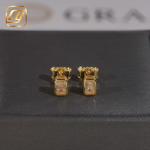 Boucles d'oreilles clous en moissanite taille émeraude, en argent sterling S925, sertissage clos, plaqué or 18 carats, avec certificat GRA - Product Image 6