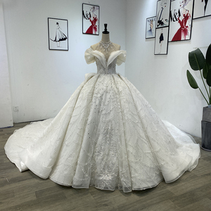 Robe de mariée de luxe scintillante style elfe avec applique en dentelle 3D perlée, jupe à volants et nœud Wm02 - Product Image 2