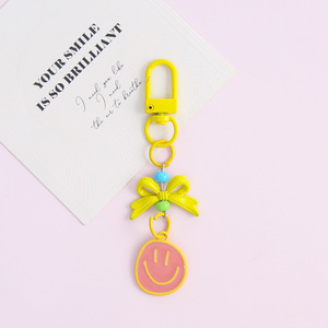 Porte-clés en plastique avec visage souriant mignon, breloque nœud, pendentif mousqueton multicolore, léger, style Kawaii - Product Image 4