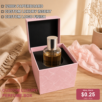 Boîte de parfum de luxe carrée rose clair personnalisée en gros avec insert en mousse, base et couvercle rigides, en stock pour l'emballage de parfums et cosmétiques