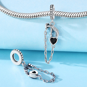 Abalorio <span class=keywords><strong>de</strong></span> estilo clásico con diseño <span class=keywords><strong>de</strong></span> mano <span class=keywords><strong>de</strong></span> esqueleto y corazón negro, con cadena <span class=keywords><strong>de</strong></span> <span class=keywords><strong>seguridad</strong></span>, orificio grande, tipo europeo, chapado en cobre y plata, y abalorio espaciador <span class=keywords><strong>de</strong></span> circonita. - Product Image 3