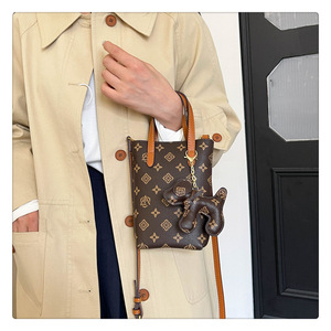 Auténtico <span class=keywords><strong>bolso</strong></span> <span class=keywords><strong>pequeño</strong></span> para <span class=keywords><strong>mujer</strong></span> - <span class=keywords><strong>bolso</strong></span> tote con estampado elegante, moderno y de alta gama. Nuevo <span class=keywords><strong>bolso</strong></span> bandolera de un solo hombro. - Product Image 6