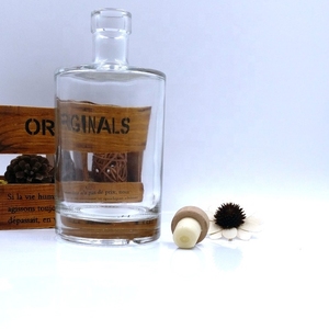 LLG Emballage de vodka fantaisie au design personnalisé 500ml 16oz Bouteille de gin en verre vide avec dessus en bois - Product Image 5