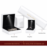 Boîtes à bijoux rectangulaires de luxe faites à la main avec pendentif de couleurs, avec lumière LED, style élégant, emballage en plastique