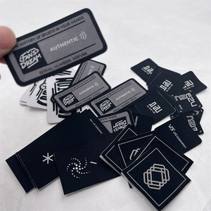 ป้ายยาง NFC สำหรับเสื้อผ้า โลโก้แบบขึ้นรูป อุปกรณ์ตกแต่งเสื้อผ้าแบบกำหนดเอง - Product Image 3