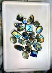 หินลาบราดอไรต์สีฟ้าแบบหลายขนาดอัญมณีอัญมณีทรงหลวมทำด้วยมือทำจากลาบราดอไรต์หลากสี - Product Image 2