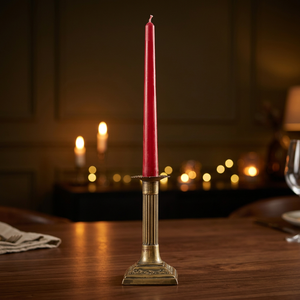 Portavelas cónico estriado de oro antiguo, decoración de mesa con Base cuadrada adornada - Product Image 1