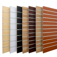 Panneau mural classique MDF vendu en usine Panneau de fibres texturées en bois Diverses conceptions affichent les normes d'émission de formaldéhyde E1