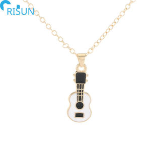 Venta al por mayor nueva música guitarra instrumento collar llavero logotipo personalizado suave duro violín música Club esmalte llavero collar llave - Product Image 5