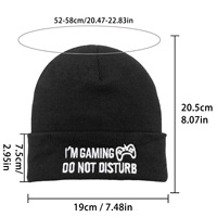 Berretto Lavorato a Maglia con Risvolto e Ricami, Progettato per Brand di Merchandising Gaming, per la Creazione di Linee di Abbigliamento Casual con Stili di Berretti da Gamer Ricamati