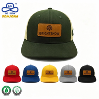 Gorra Trucker Personalizada de Fábrica con Parche de Cuero Rosa, Visera Plana Verde Oliva y Malla Trasera para Uso Casual al Aire Libre