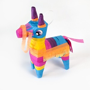 Piñata de pastel con brillantina, ideal para celebraciones sorpresa y decoración elegante de eventos. - Product Image 4