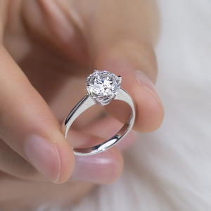 แหวนเพชรทรงกลมทองคำขาว 18K รุ่น MSR-1400 จาก Messi Jewelry สำหรับผู้หญิง - Product Image 4