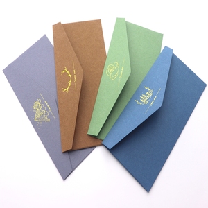 Enveloppes personnalisées de qualité supérieure 230 g/m² avec estampage à chaud doré, couleurs standard unies. Idéal pour les cadeaux et les contextes professionnels - Product Image 2