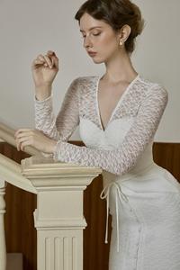 Robe mi-longue en coton à col en V, dentelle, nouvelle, élégante, classique, féminine, Vietnam VIVIAN - Robe classique avec fente devant KD51 - Product Image 4