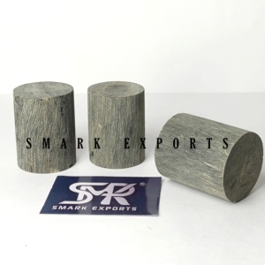 แท่งเขาควายธรรมชาติขนาด50X38มม. มีรูทรงกระบอกสีดำสำหรับทำที่จับมีดและตกแต่งงานหัตถกรรม - Product Image 1