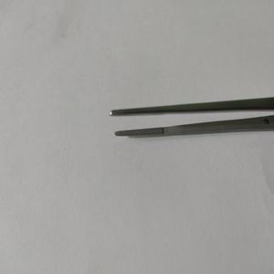 Pinzas Dentales de Alta Calidad con Insertos de Carburo de Tungsteno, Certificación CE, Instrumentos Quirúrgicos Clase II, Garantía de 5 Años - Product Image 3