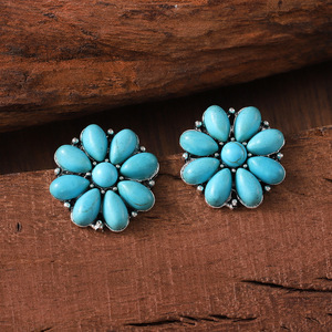 Orecchini Pendenti Boho con Fiori e Accenti in Pietra Turchese, Orecchini Minimalisti da Donna - Product Image 4