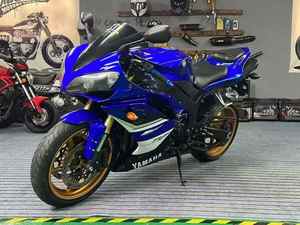 <span class=keywords><strong>Moto</strong></span> sportive <span class=keywords><strong>Yamaha</strong></span> YZF-R1 1000cc à quatre cylindres en ligne refroidie par eau - Product Image 1